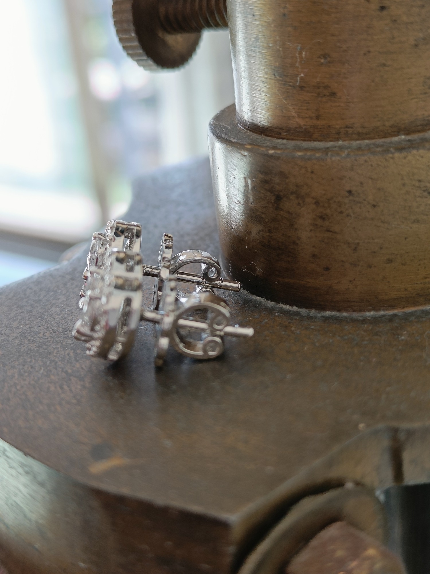 Heart Pressure Setting Stud - 2