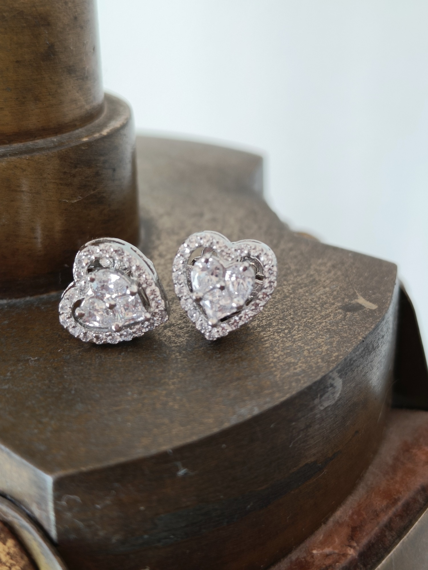 Heart Pressure Setting Stud