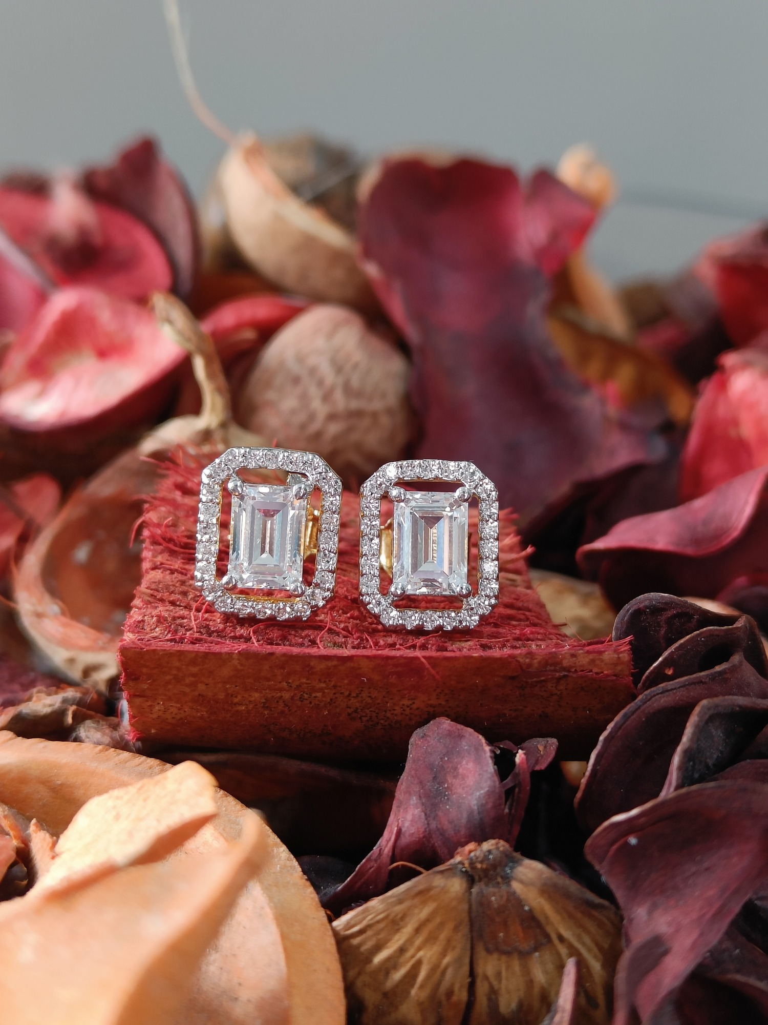 Emerald Halo Stud Emerald Halo Stud