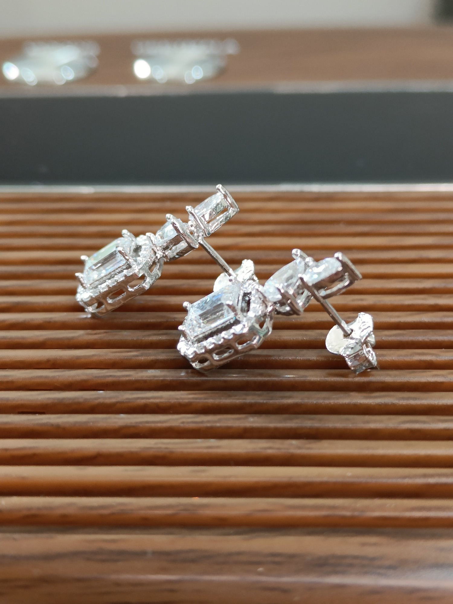 Pear & Emerald Semi Stud - 1