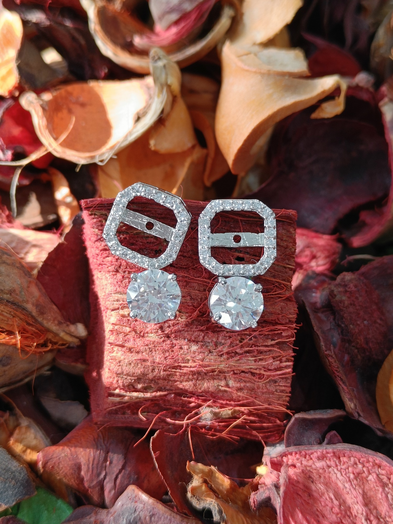 Solitaire With Squarish Jackets