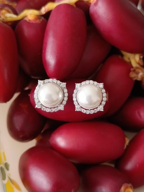 Pearl With Cubic Zirconia Stud