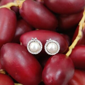 Pearl With Bow Tiny Stud