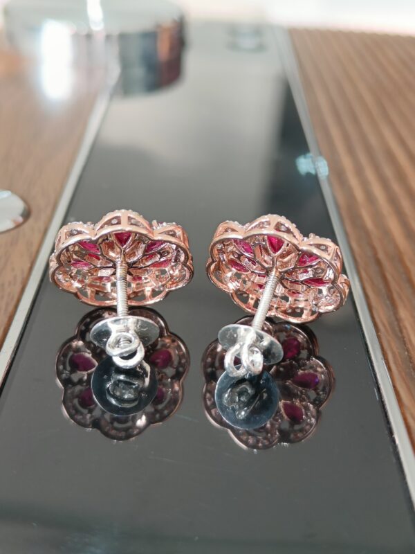 EAR-08D