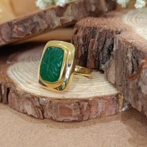 Emerald Ring With Engraved Coloue Stone In Centre