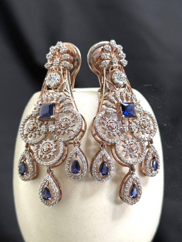 Earring In Rosegold Polish