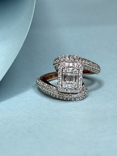Emerald Pressure Setting Ring
